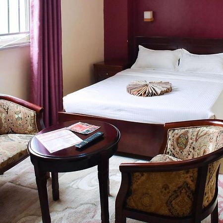 Diamonds Hotel Кампала Екстериор снимка
