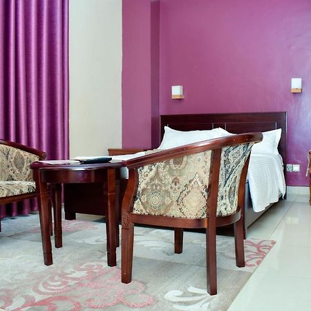 Diamonds Hotel Кампала Екстериор снимка