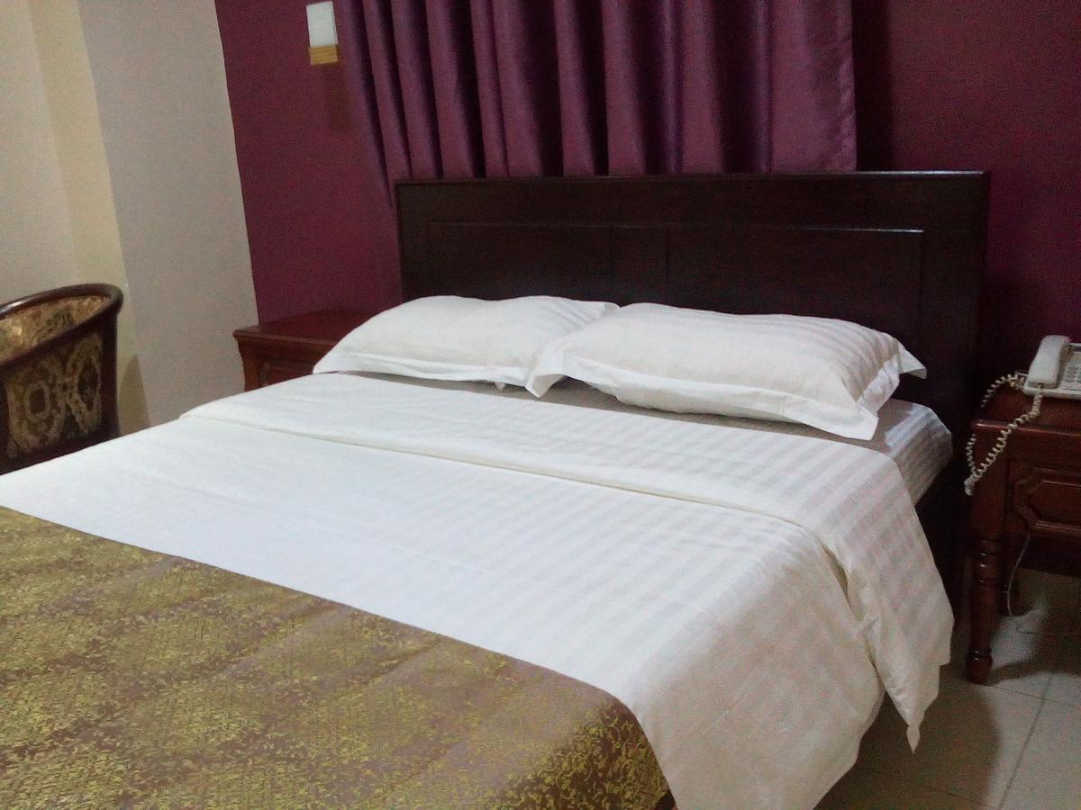 Diamonds Hotel Кампала Екстериор снимка