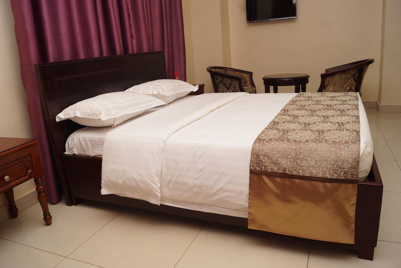 Diamonds Hotel Кампала Екстериор снимка