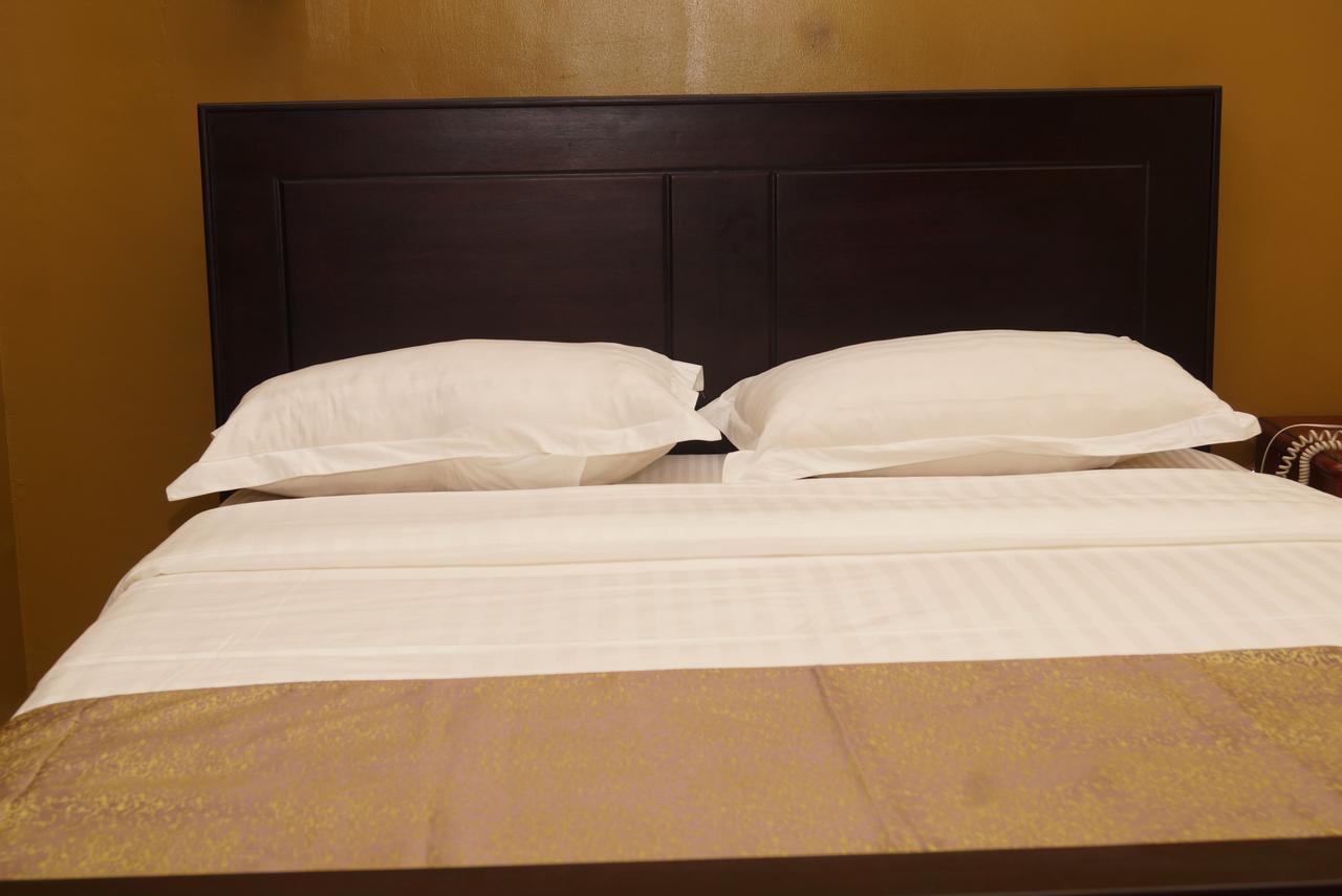 Diamonds Hotel Кампала Екстериор снимка