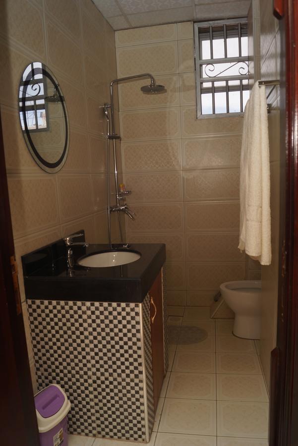Diamonds Hotel Кампала Екстериор снимка