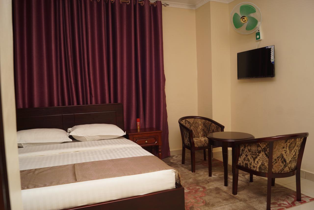 Diamonds Hotel Кампала Екстериор снимка