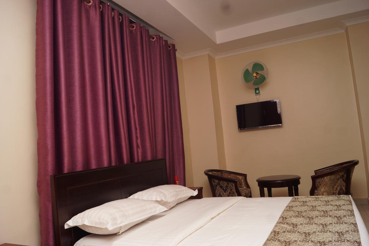 Diamonds Hotel Кампала Екстериор снимка