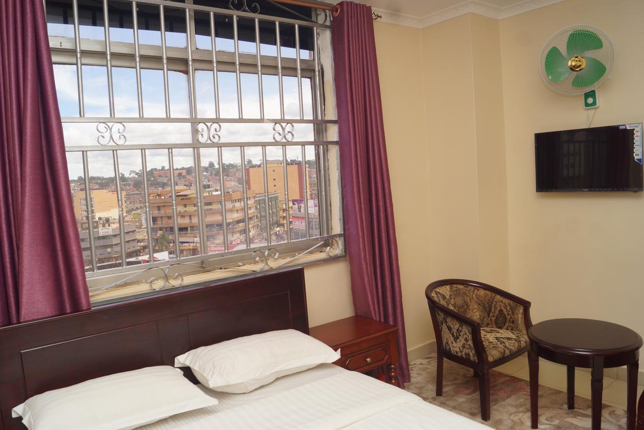 Diamonds Hotel Кампала Екстериор снимка