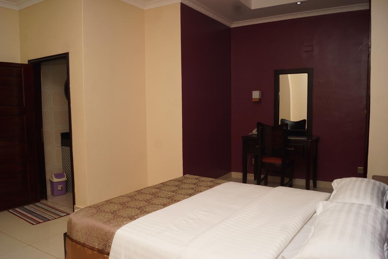 Diamonds Hotel Кампала Екстериор снимка
