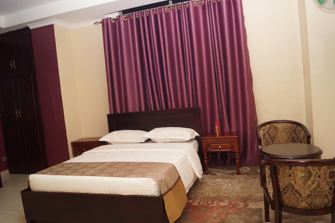 Diamonds Hotel Кампала Екстериор снимка