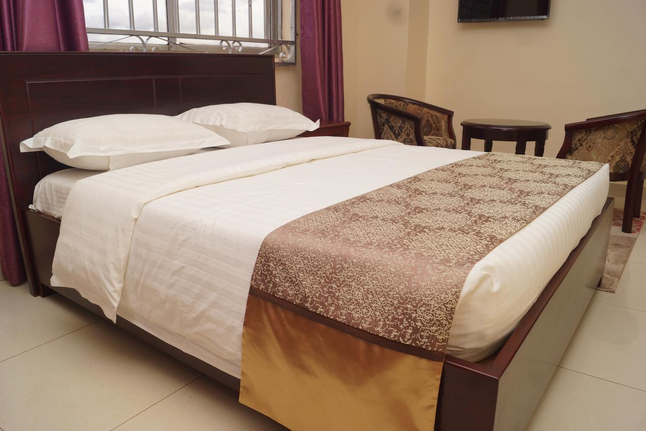 Diamonds Hotel Кампала Екстериор снимка