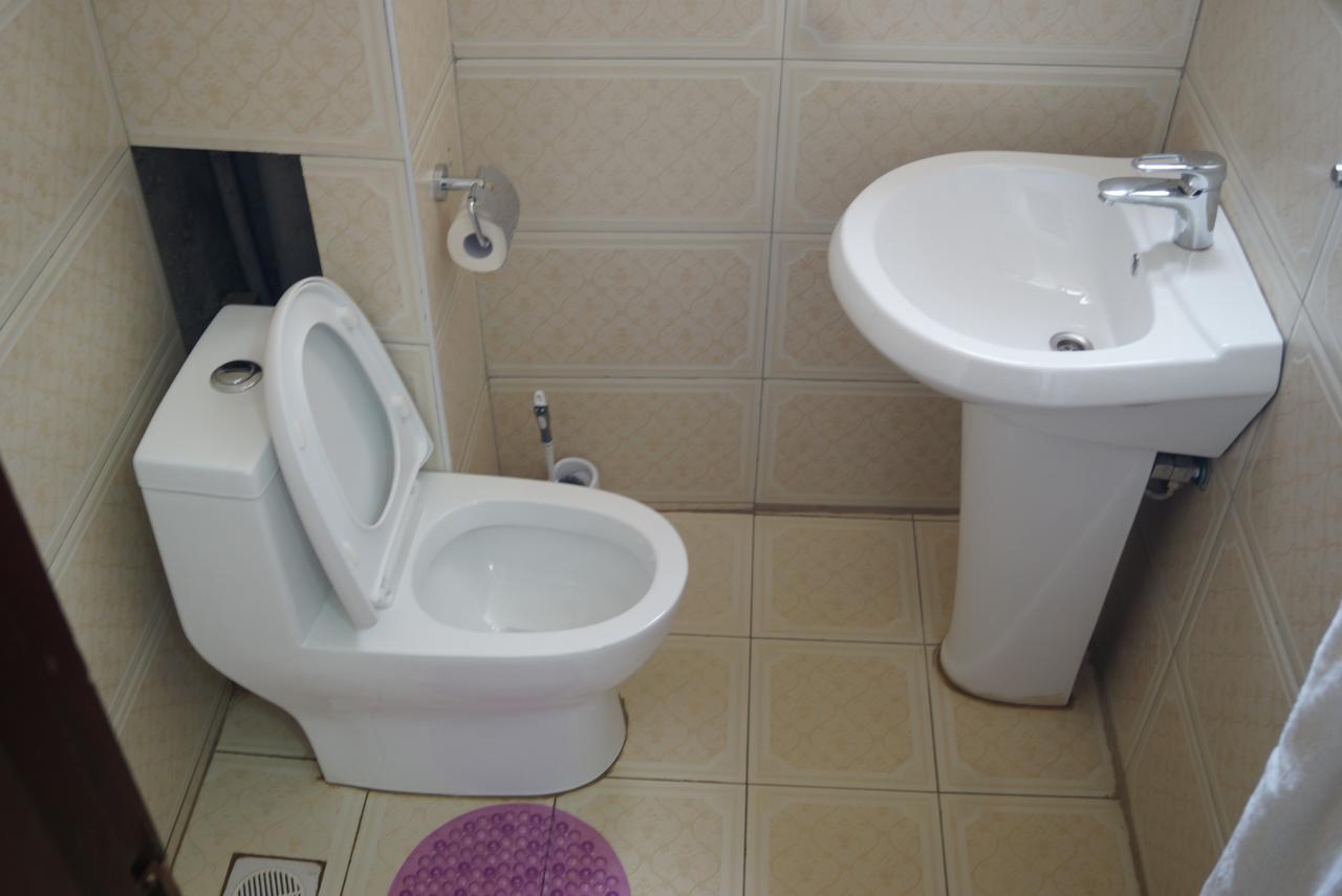 Diamonds Hotel Кампала Екстериор снимка