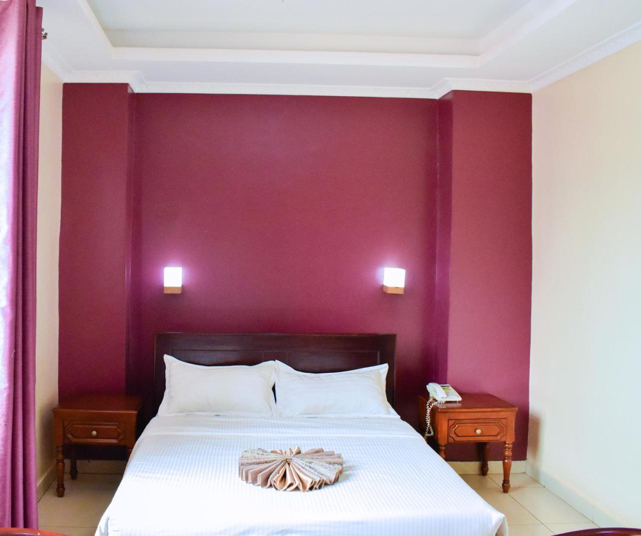 Diamonds Hotel Кампала Екстериор снимка