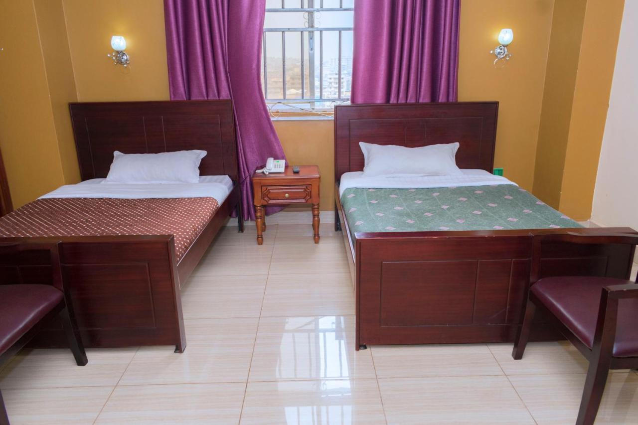 Diamonds Hotel Кампала Екстериор снимка