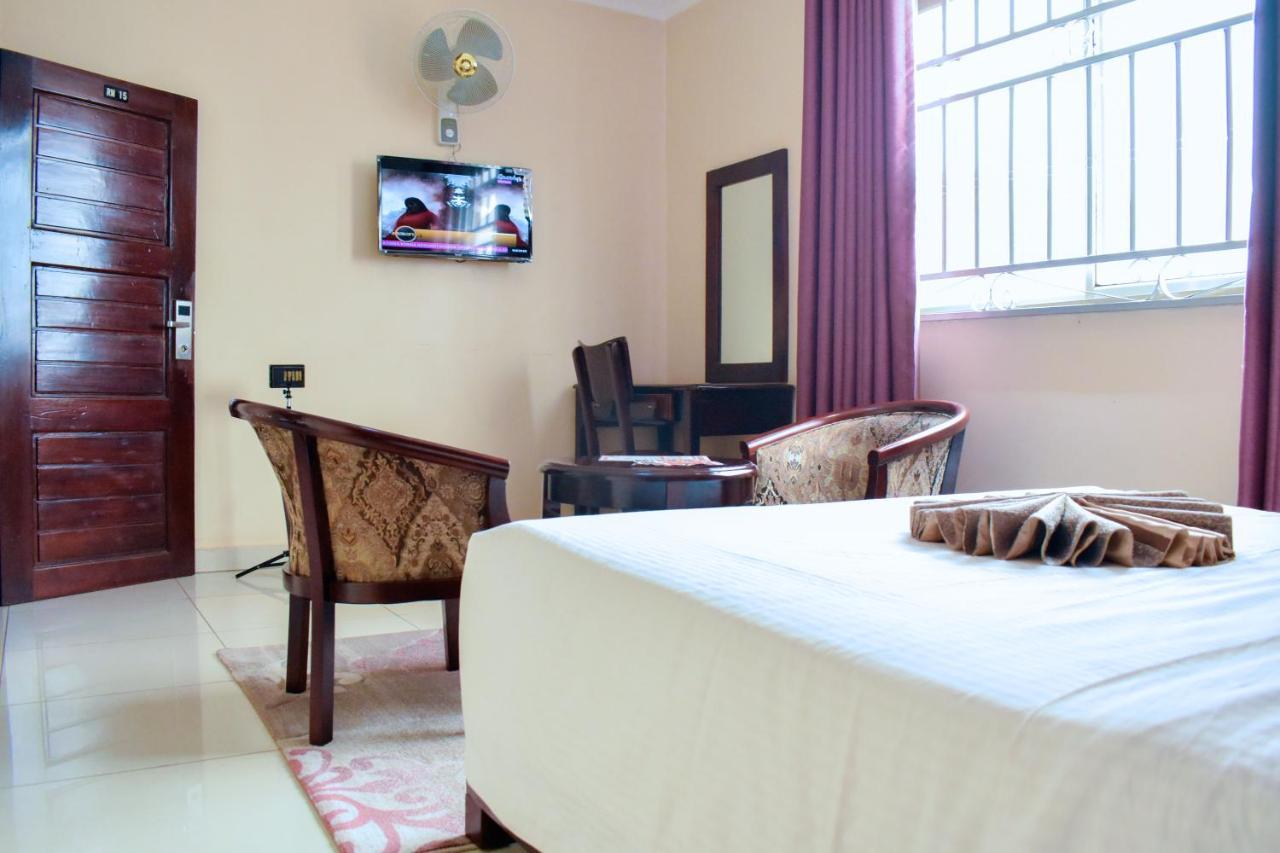 Diamonds Hotel Кампала Екстериор снимка