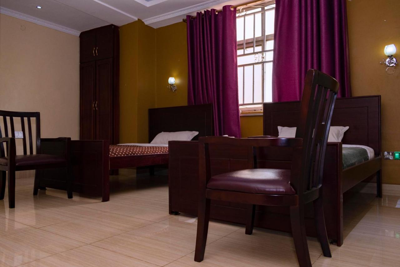 Diamonds Hotel Кампала Екстериор снимка