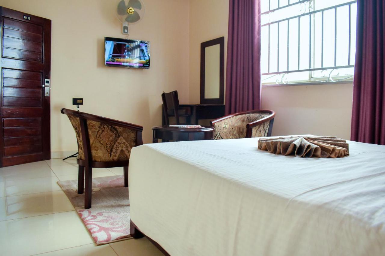 Diamonds Hotel Кампала Екстериор снимка