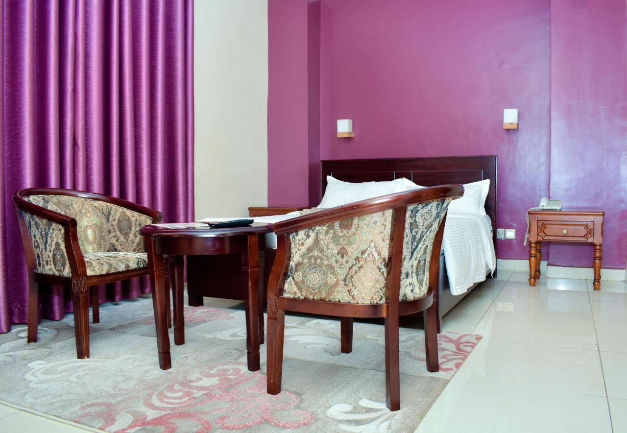 Diamonds Hotel Кампала Екстериор снимка