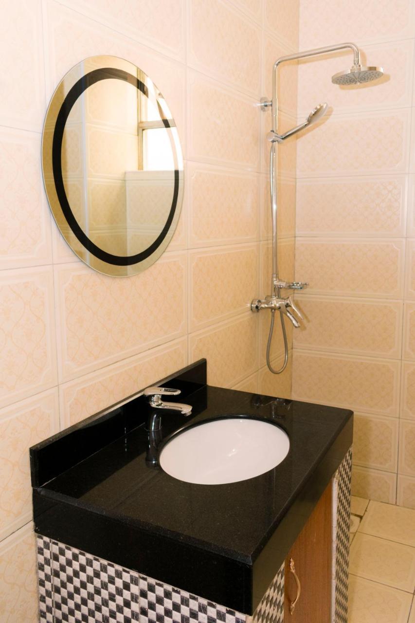 Diamonds Hotel Кампала Екстериор снимка