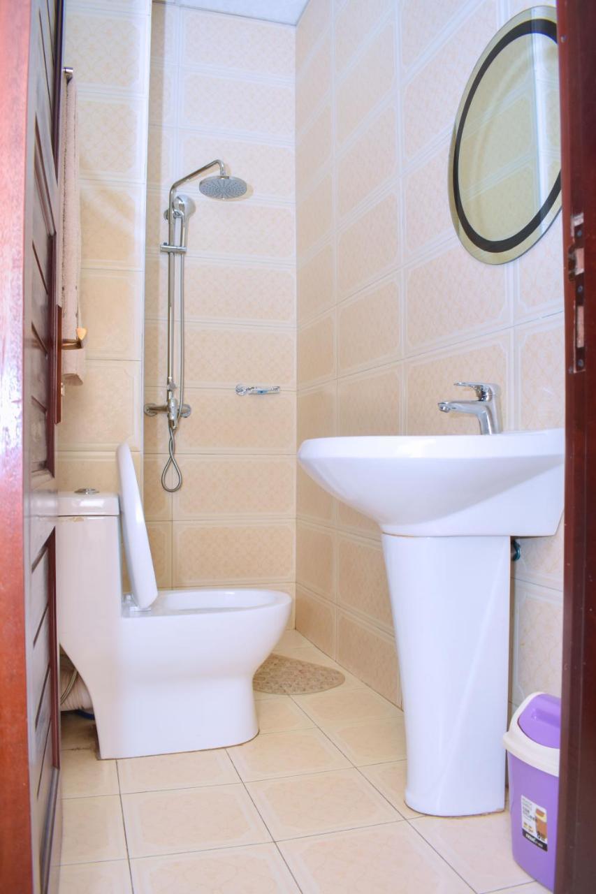 Diamonds Hotel Кампала Екстериор снимка